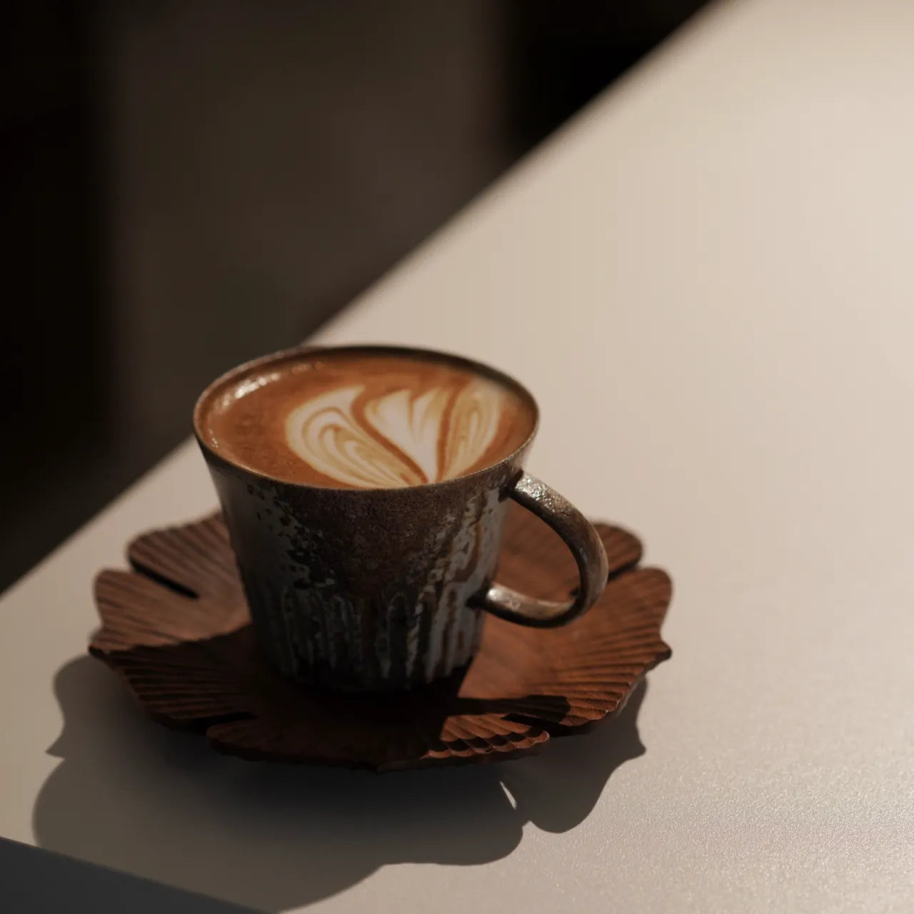 Kilnora Dai-in Series small-capacity wood-fired espresso mug 150 ml with unique ash glaze patterns.