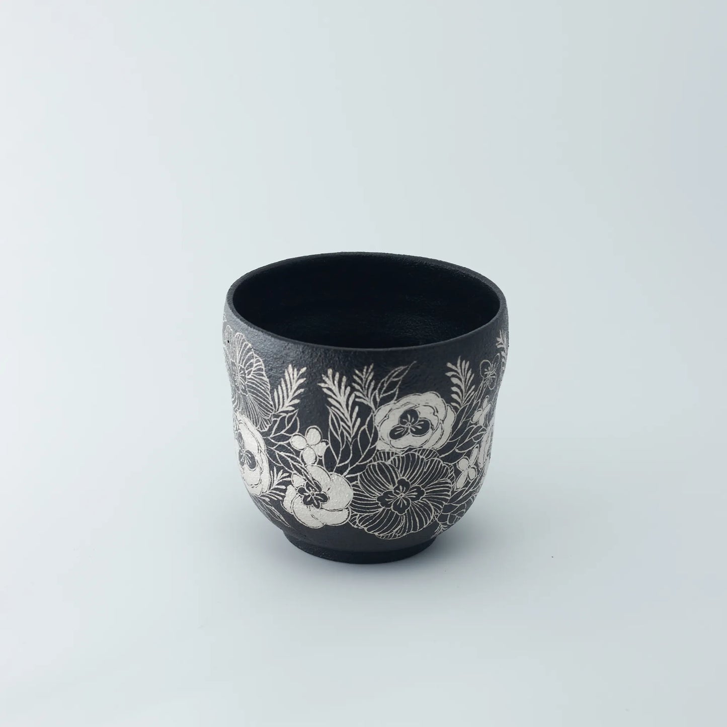 Kilnora Aokawa Chihiro Camellia porcelain cup with silver inlay camellia motif