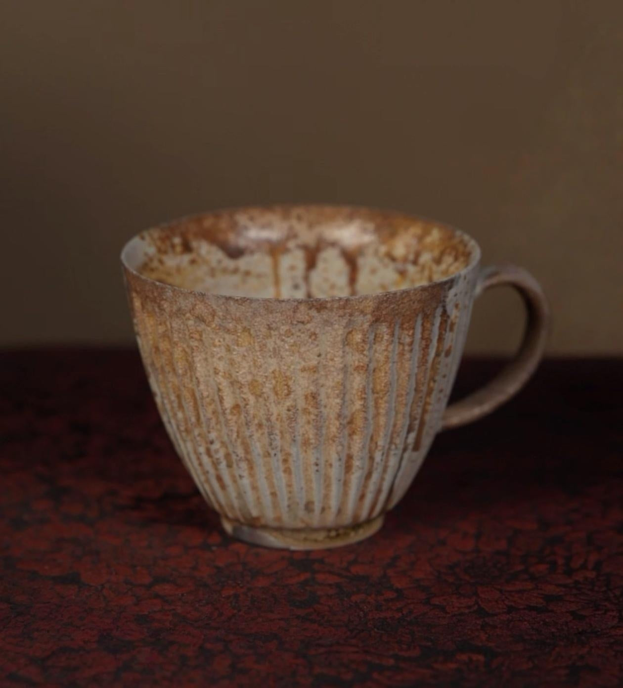 Kilnora Dai-in Series large wood-fired mug 260 ml with flame-kissed porcelain texture.