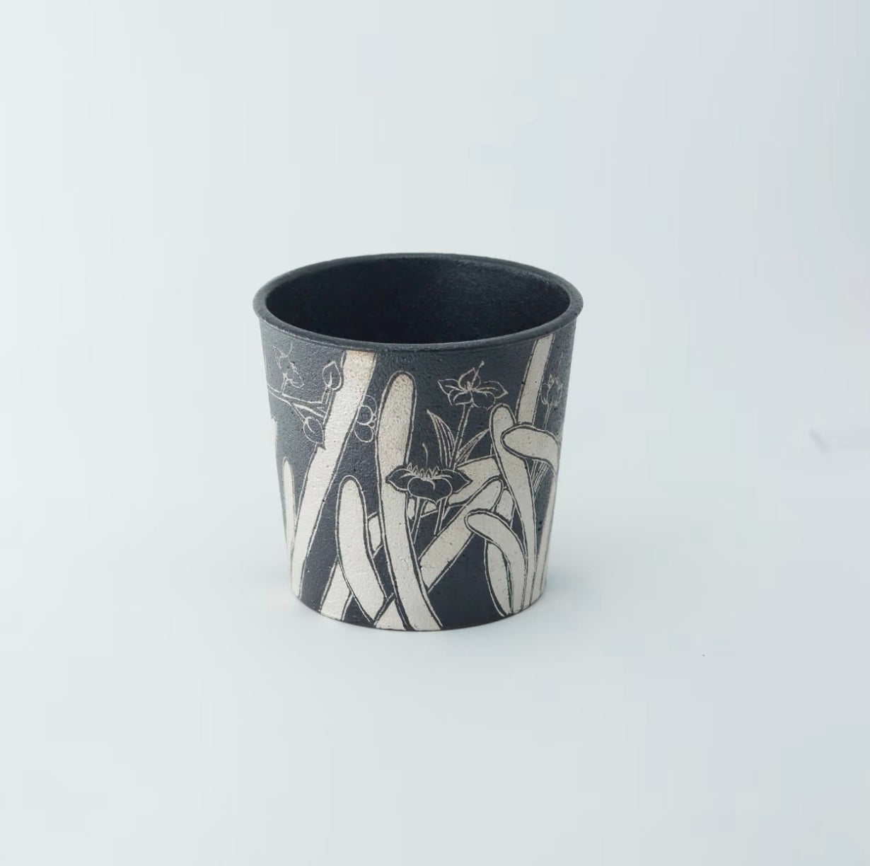 Kilnora Aokawa Chihiro Silver Narcissus porcelain cup adorned with silver narcissus pattern