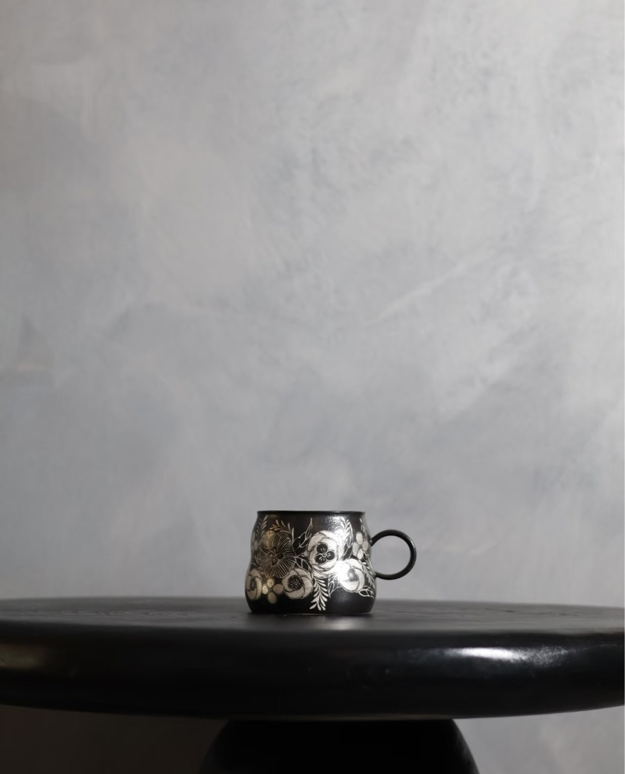 Kilnora Aokawa Chihiro Camellia porcelain cup with silver inlay camellia motif