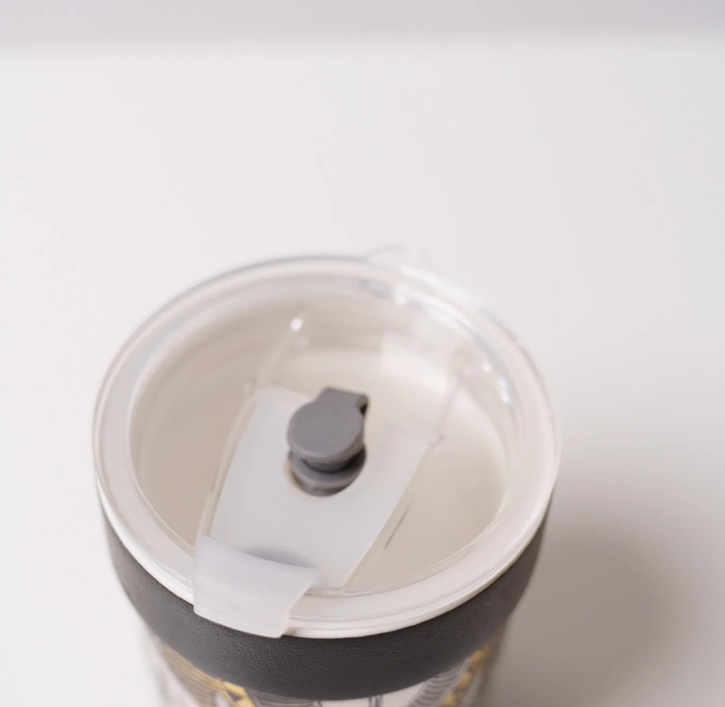 Kilnora Aokawa Chihiro Atlantis Wave porcelain cup featuring silver wave patterns