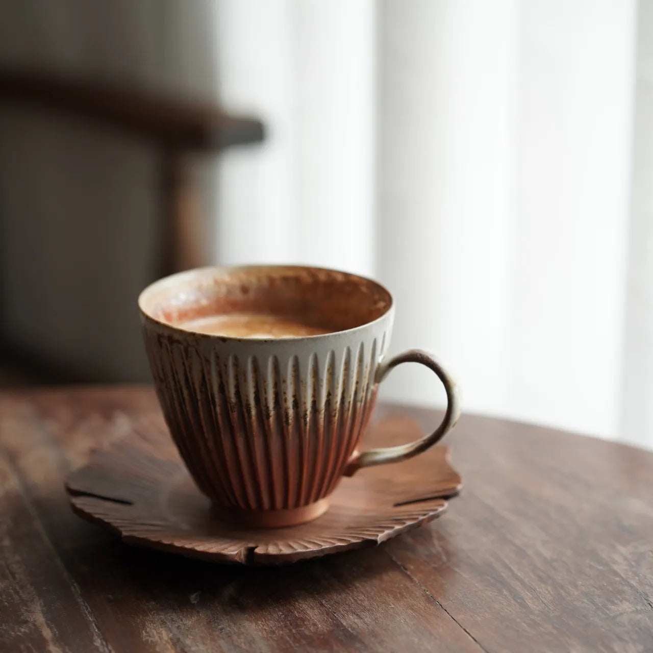 Kilnora Dai-in Series large wood-fired mug 260 ml with flame-kissed porcelain texture.