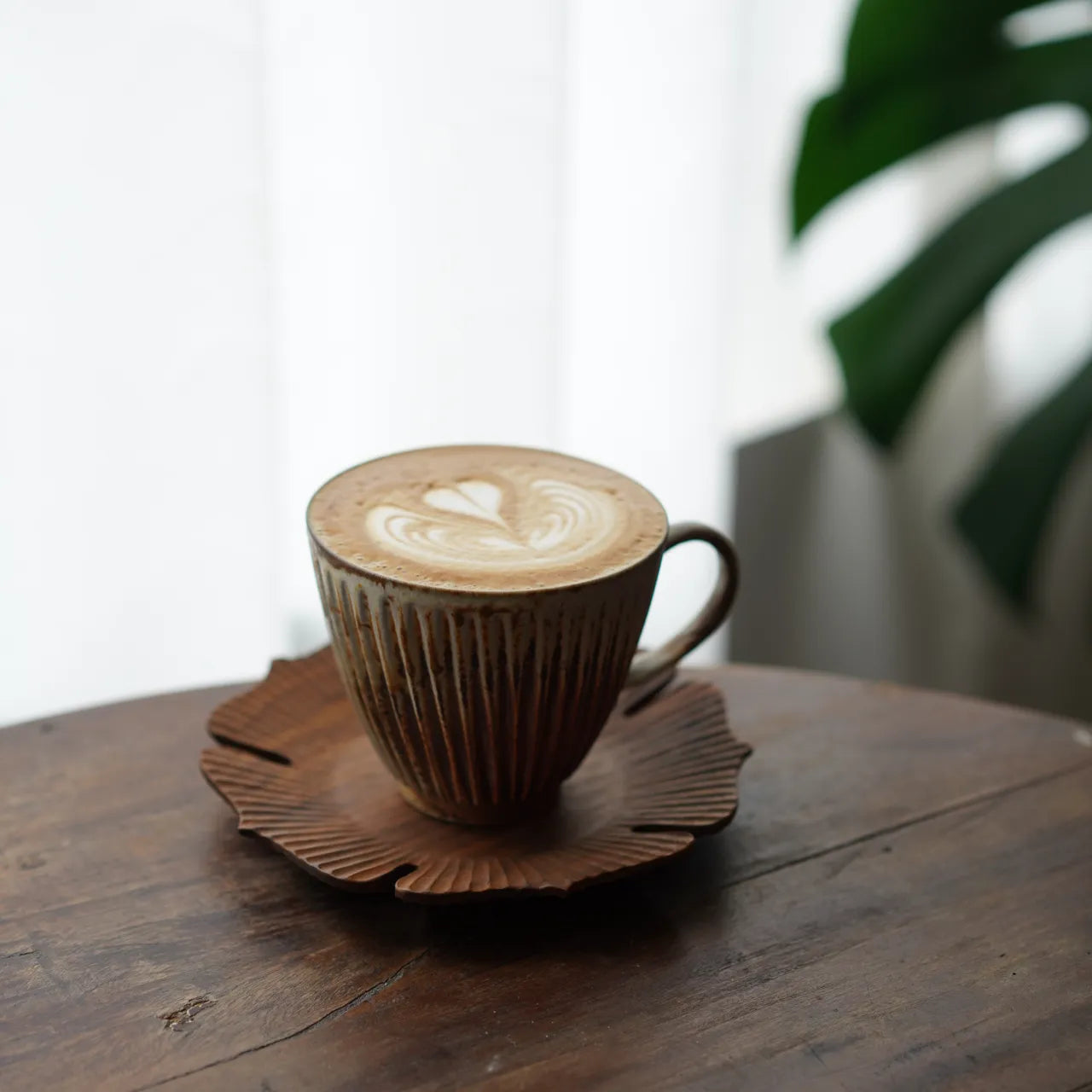 Kilnora Dai-in Series large wood-fired mug 260 ml with flame-kissed porcelain texture.