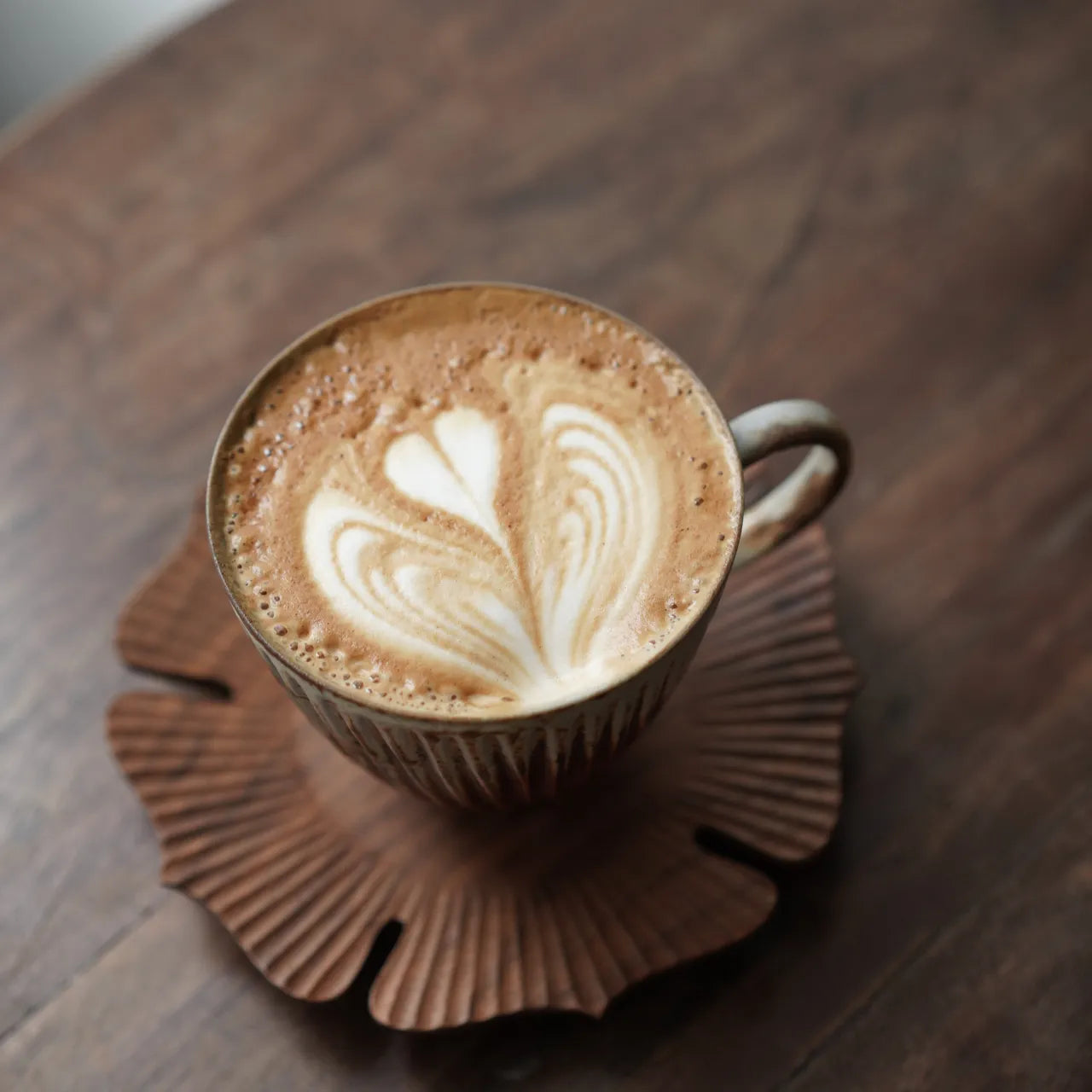 Kilnora Dai-in Series large wood-fired mug 260 ml with flame-kissed porcelain texture.