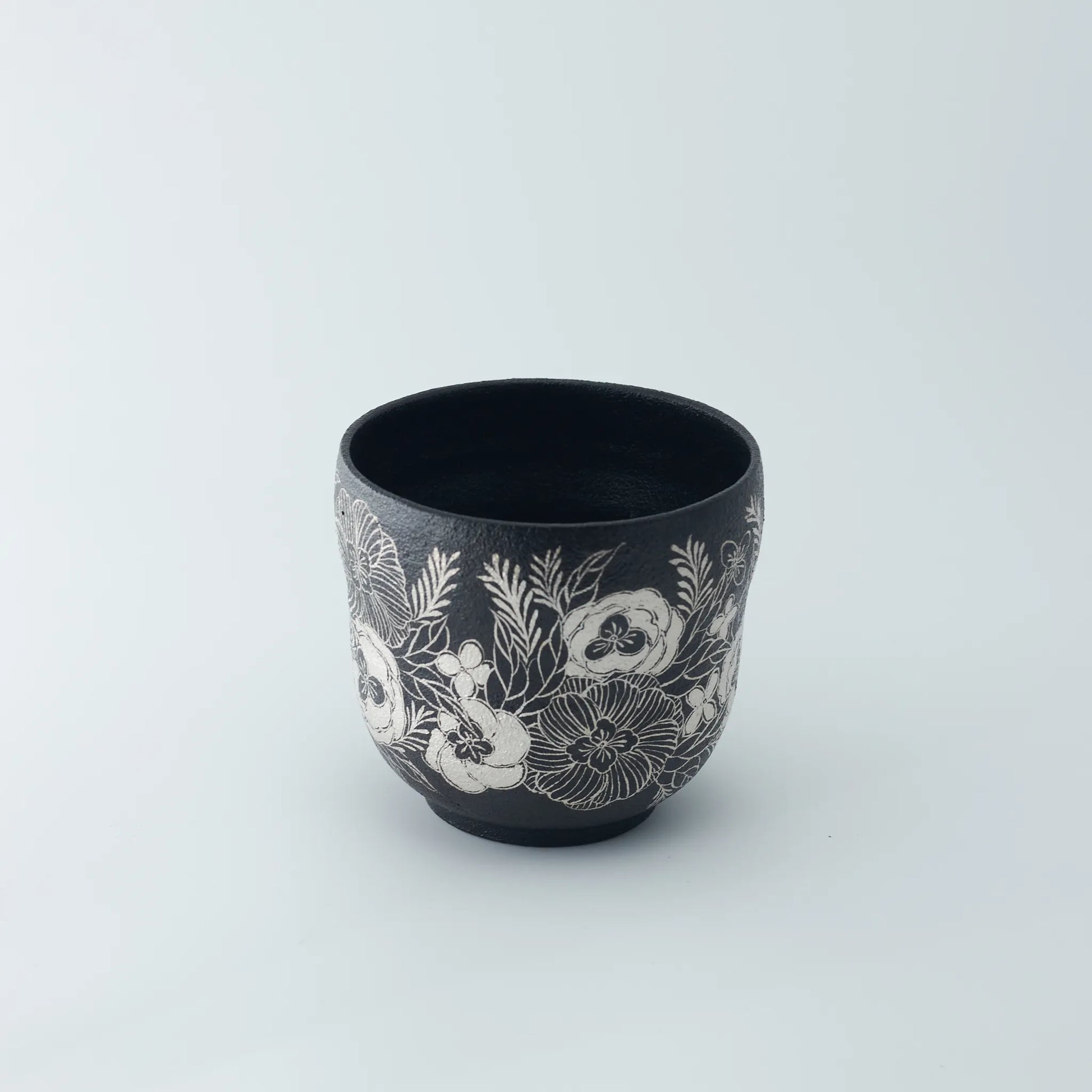 Kilnora Aokawa Chihiro Camellia porcelain cup with silver inlay camellia motif