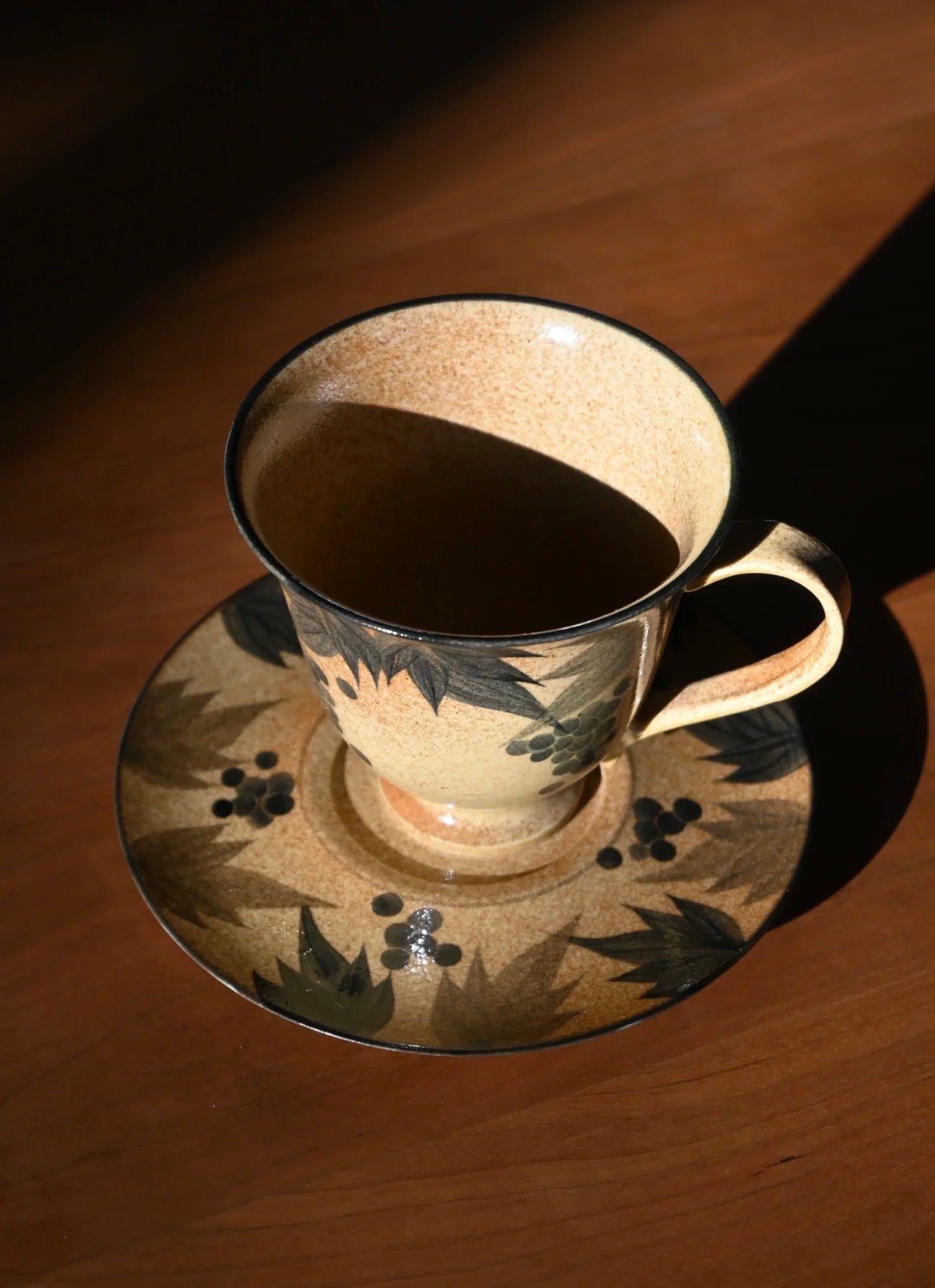 Kilnora Shisō cup and saucer set with blue-and-white grape Chyongku porcelain design