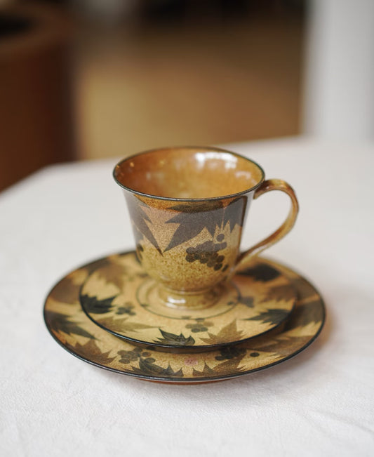Kilnora Shisō cup and saucer set with blue-and-white grape Chyongku porcelain design