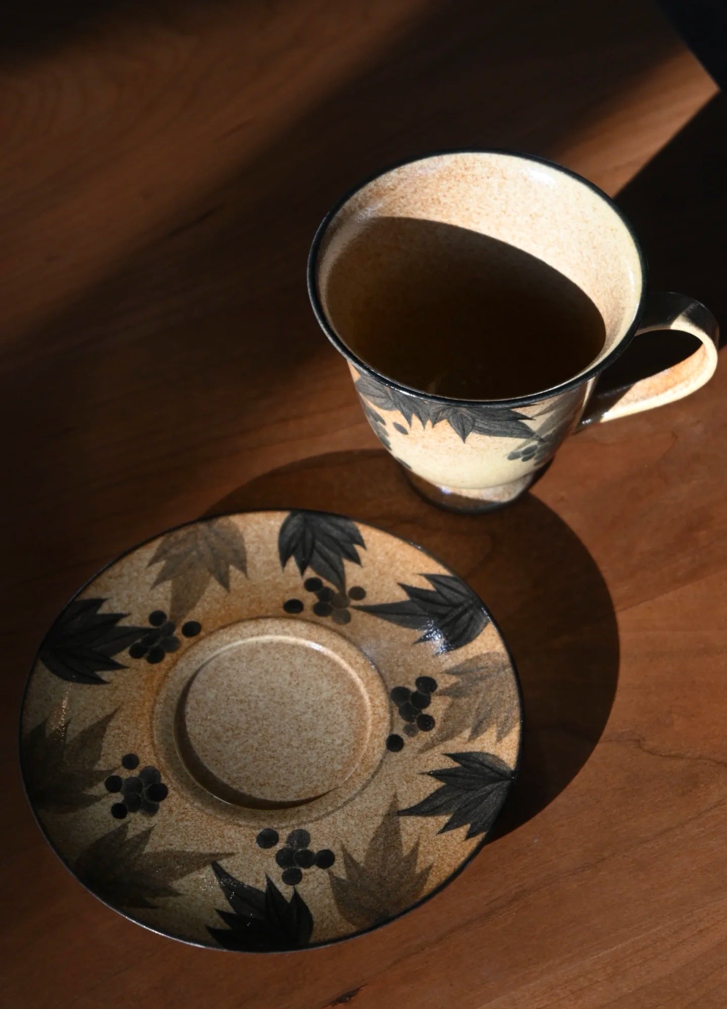 Kilnora Shisō cup and saucer set with blue-and-white grape Chyongku porcelain design
