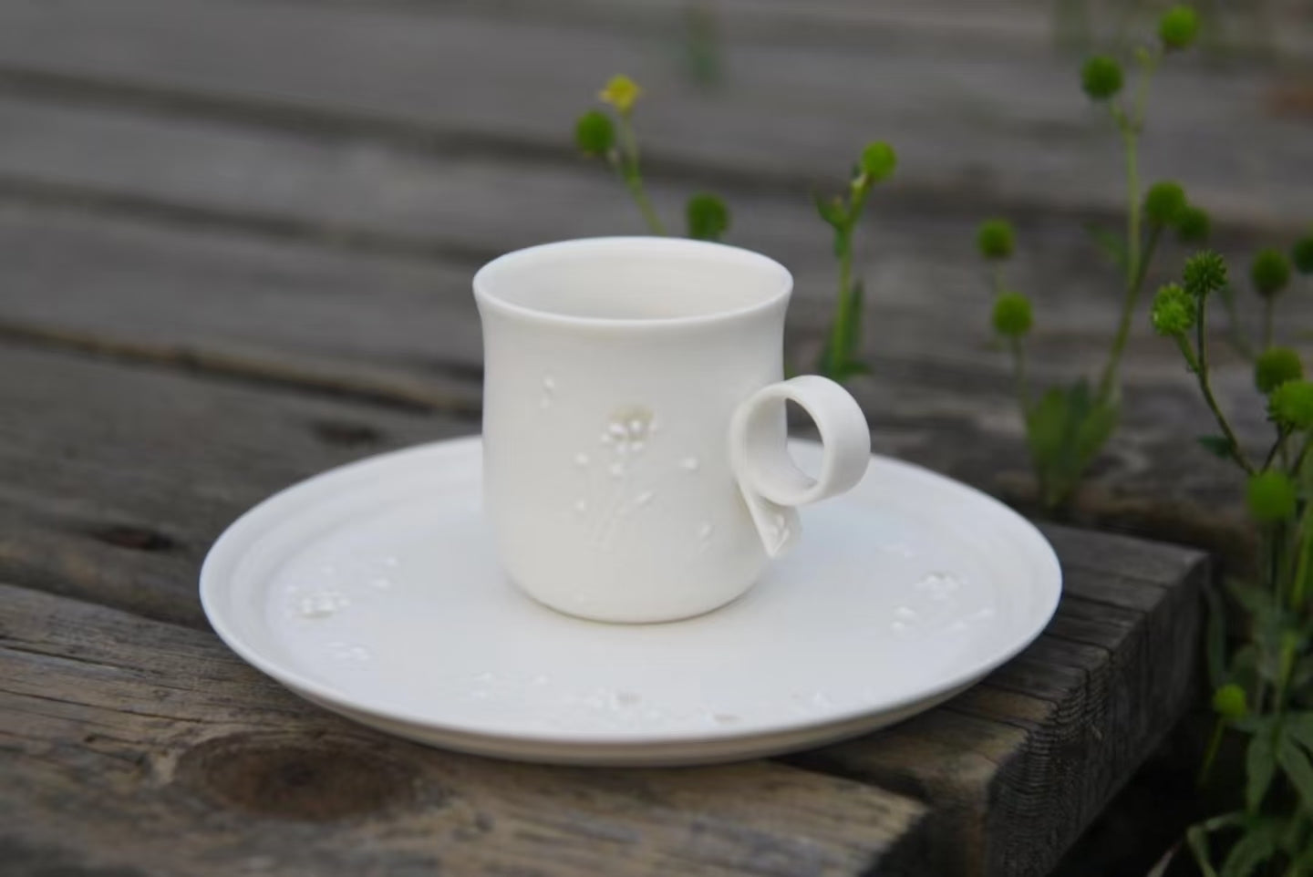 Kilnora Sōng Dandelion Series matte white ceramic cup with freehand slip motifs and mineral powder accents