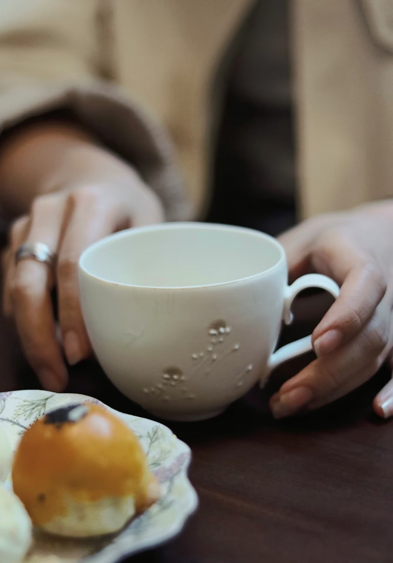 Kilnora Sōng Dandelion Series matte white coffee cup with handcrafted slip patterns and subtle glaze variations