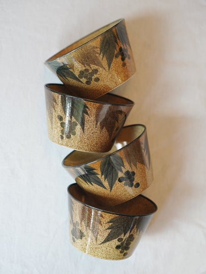 Kilnora Shisō blue-and-white grape Chyongku porcelain cup with vine motif