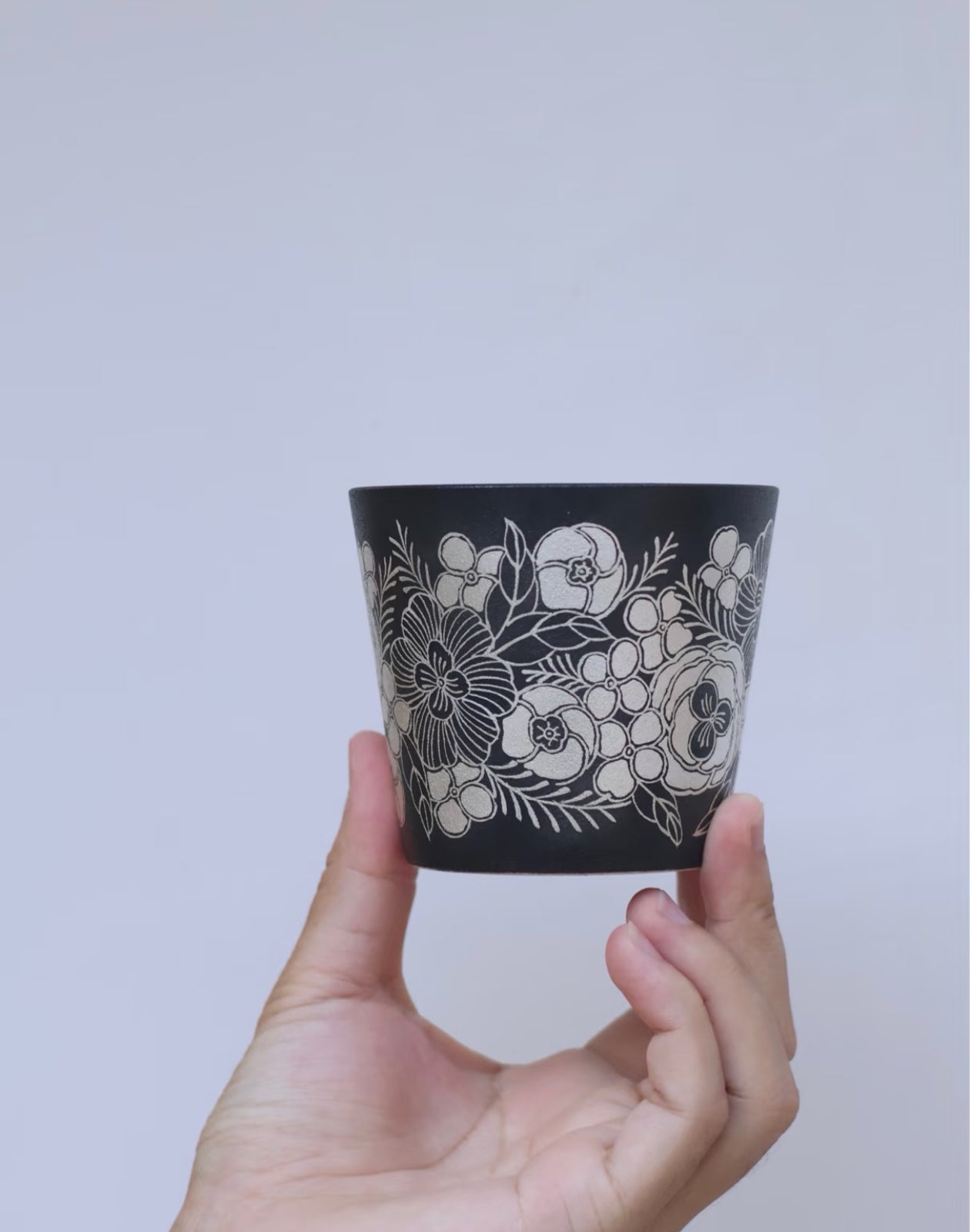Kilnora Aokawa Chihiro Camellia porcelain cup with silver inlay camellia motif