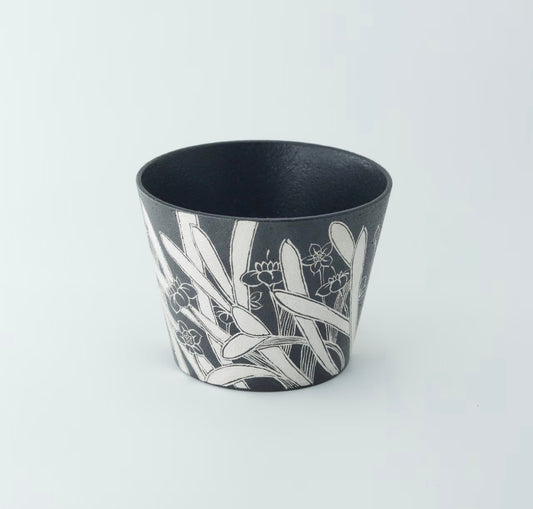 Kilnora Aokawa Chihiro Silver Narcissus Chyongku porcelain cup with silver narcissus design
