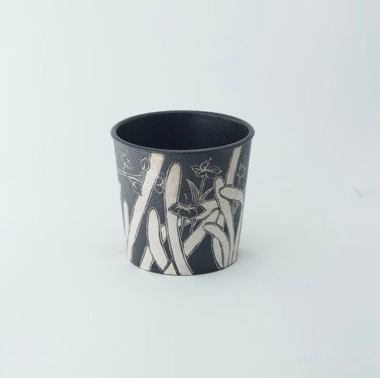 Kilnora Aokawa Chihiro Silver Narcissus porcelain cup adorned with silver narcissus pattern