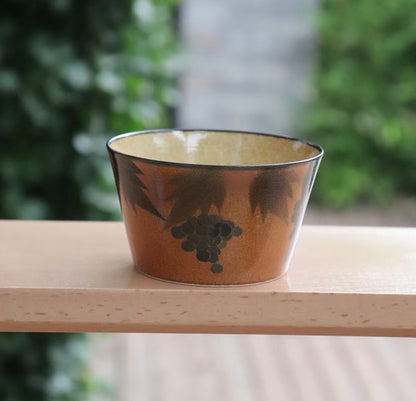 Kilnora Shisō blue-and-white grape Chyongku porcelain cup with vine motif