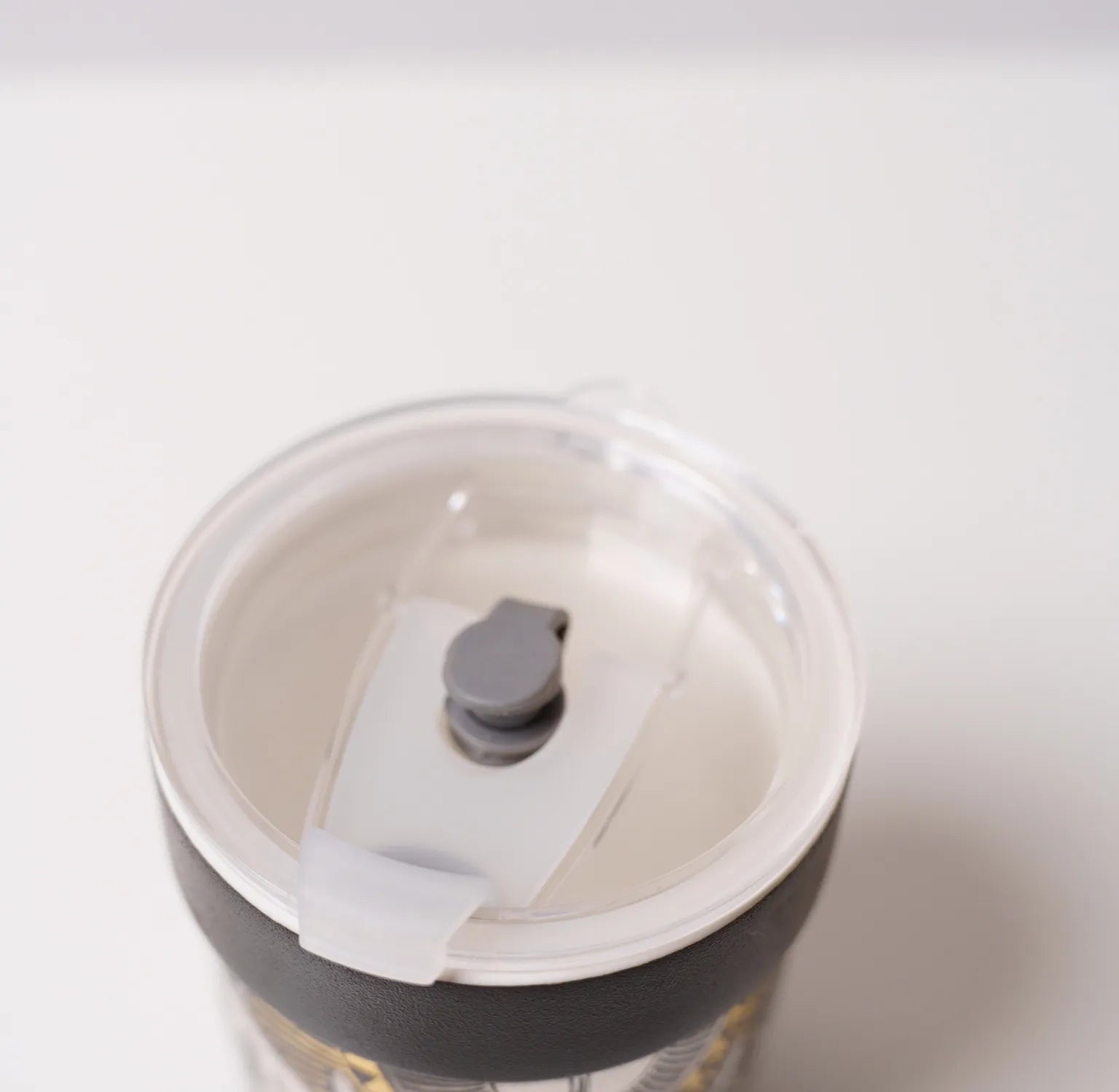 Kilnora Aokawa Chihiro Atlantis Wave porcelain cup featuring silver wave patterns